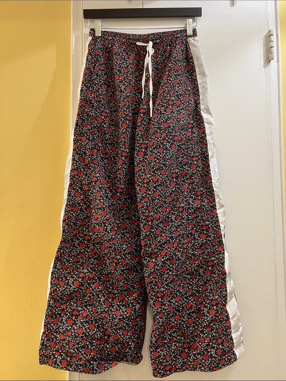 Wide-Leg Floral Drawstring Pants in Black & Red
